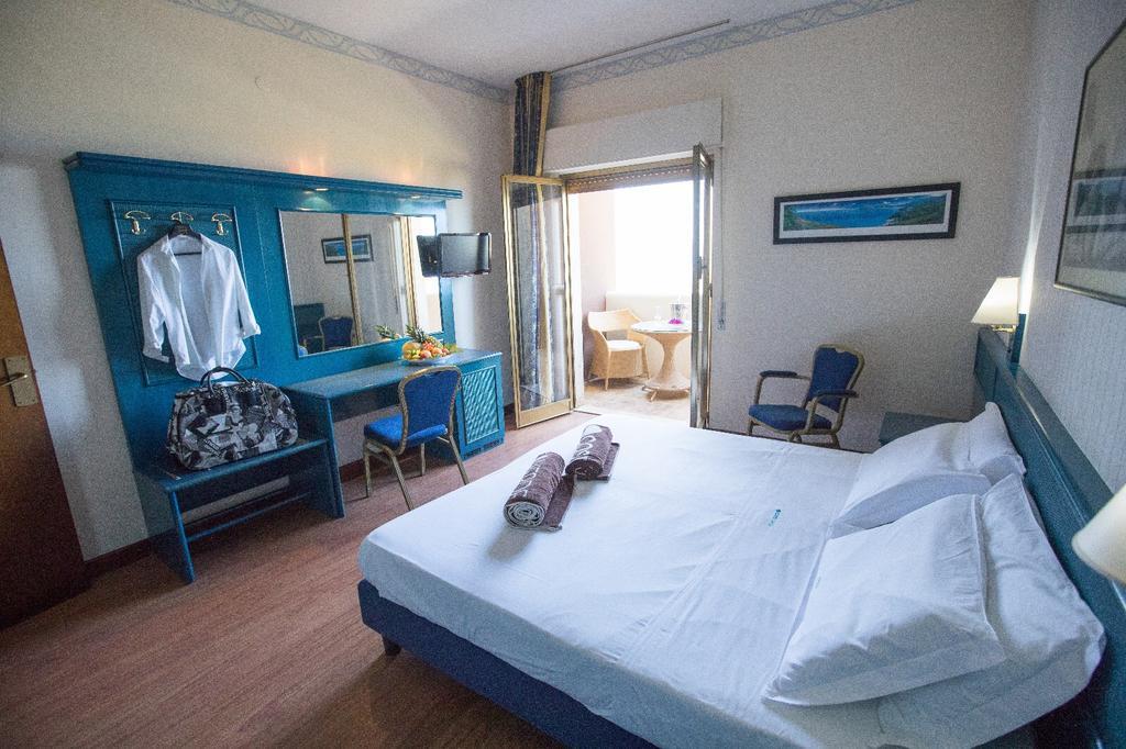 Hotel Costa Verde Чефалу Экстерьер фото